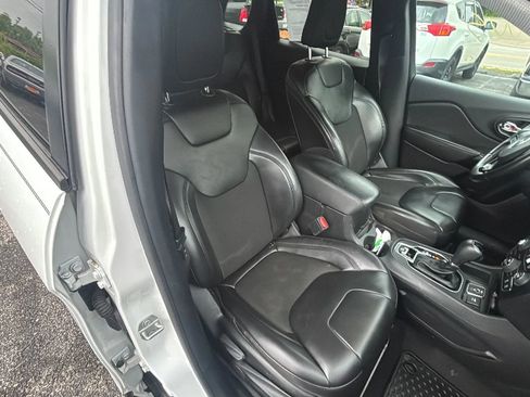 Used 2020 Jeep Cherokee Latitude Plus FWD image 15