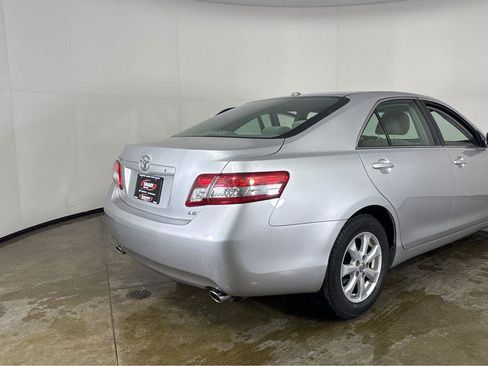 Used 2010 Toyota Camry LE image 19