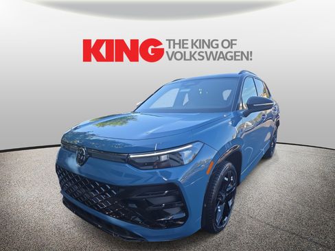 New 2025 Volkswagen Tiguan SE R-Line image 3