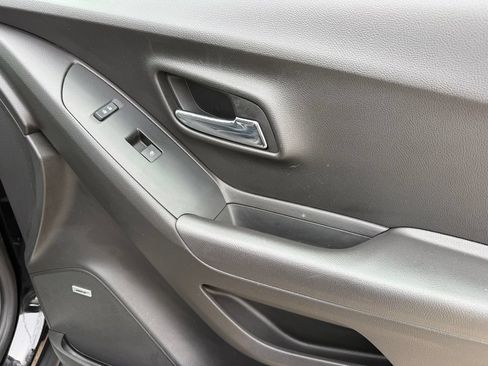 Used 2018 Chevrolet Trax Premier w/ Midnight Edition FWD image 43
