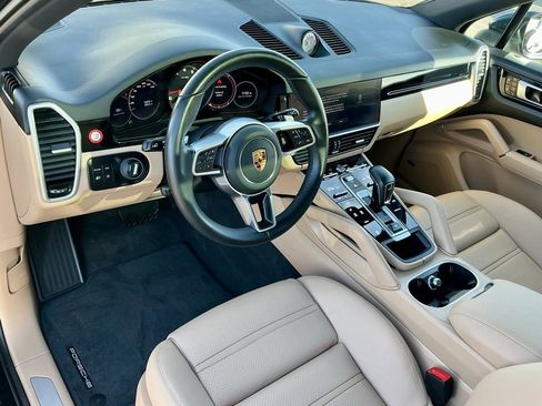 Used 2022 Porsche Cayenne Platinum Edition image 39