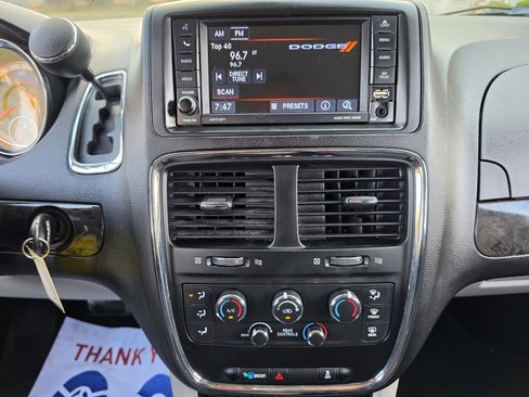 Used 2019 Dodge Grand Caravan SE FWD image 28