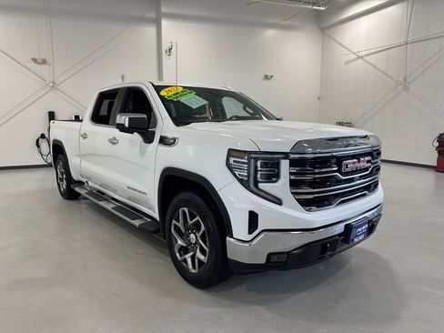 Used 2023 GMC Sierra 1500 SLT w/ SLT Premium Plus Package AWD/4WD image 4