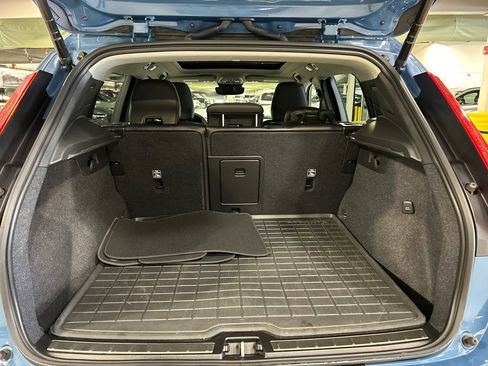 Certified 2023 Volvo XC40 B5 Plus w/ Driver Assist Package AWD/4WD image 27