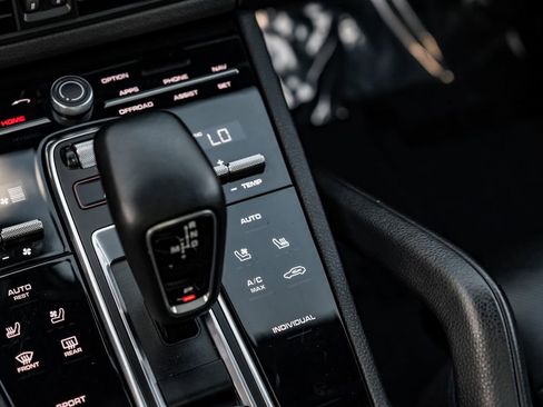 Used 2021 Porsche Cayenne image 27