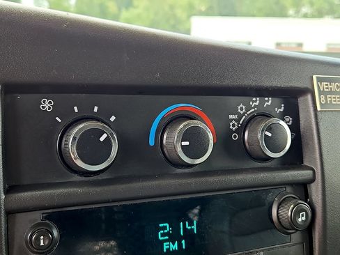 Used 2010 Chevrolet Express 1500 RWD image 21
