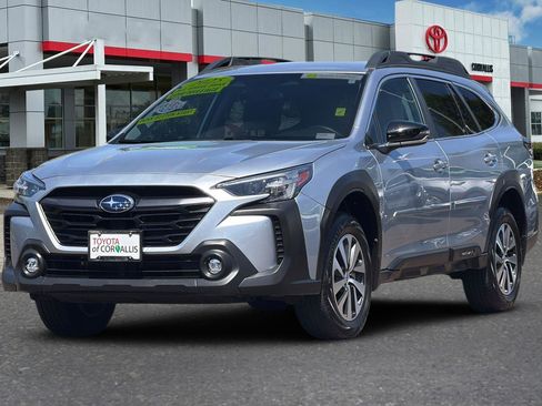 Used 2025 Subaru Outback Premium AWD/4WD image 7