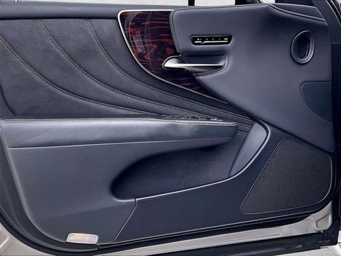 Used 2022 Lexus LS 500 w/ Interior Upgrade Package RWD image 18