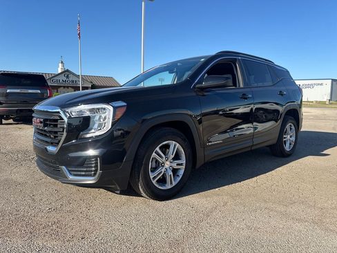 Used 2023 GMC Terrain SLE w/ Driver Convenience Package FWD image 2