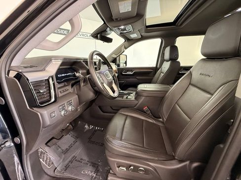 Used 2025 GMC Sierra 3500 Denali w/ Technology Package AWD/4WD image 24
