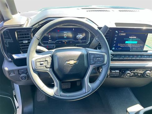 Used 2025 Chevrolet Silverado 1500 LT image 11