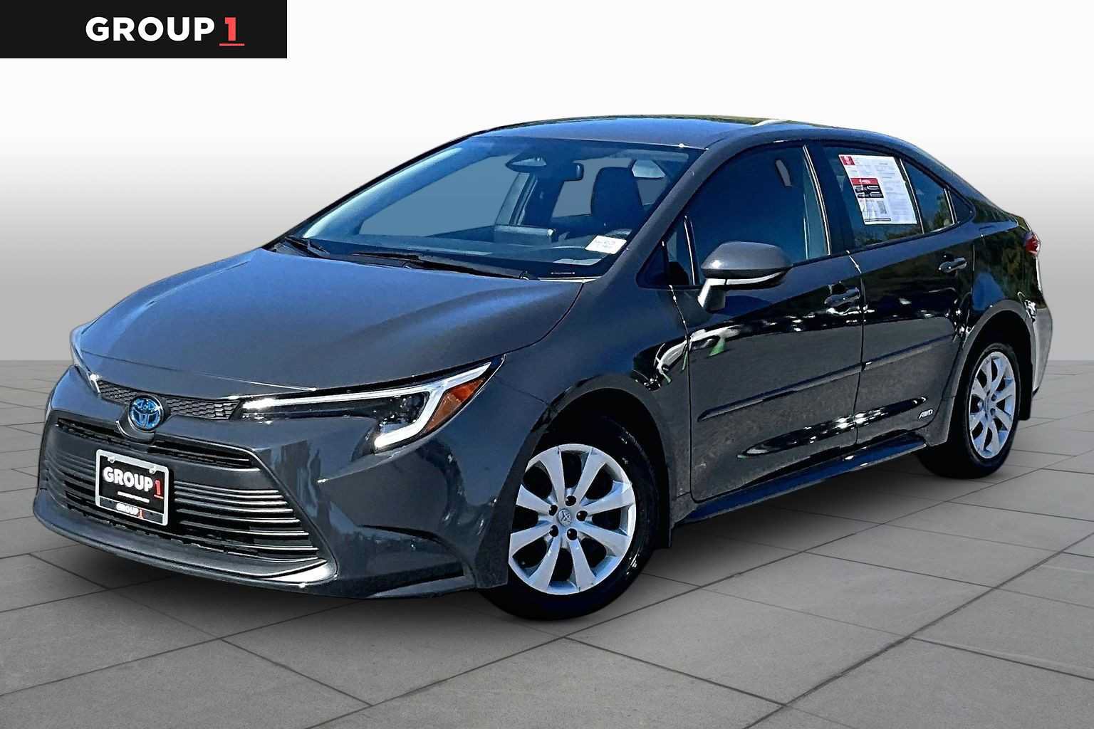 Used 2025 Toyota Corolla LE AWD/4WD image 1