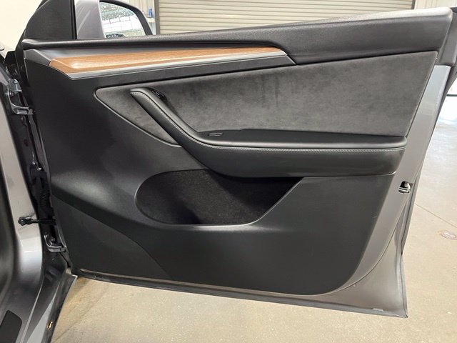 Used 2025 Tesla Model Y Long Range RWD image 13