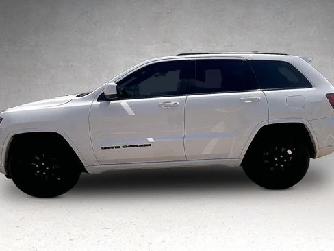 Used 2019 Jeep Grand Cherokee Altitude RWD image 3