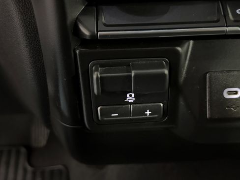 Used 2022 Chevrolet Silverado 2500 Custom w/ Custom Value Package image 28