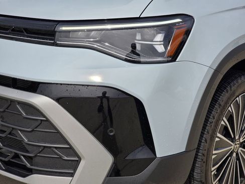 Used 2025 Volkswagen Taos SE image 6