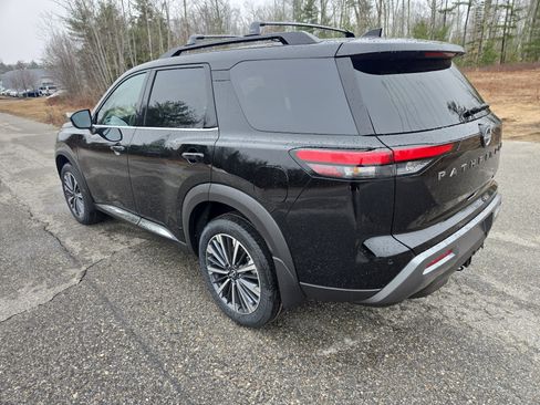 New 2026 Nissan Pathfinder Platinum image 5