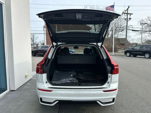 Used 2024 Volvo XC60 B5 Core w/ Protection Package Premier image 11