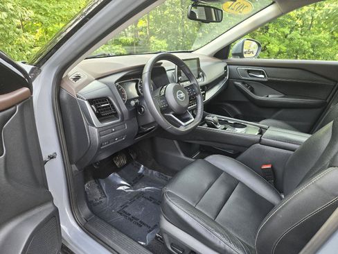 Used 2021 Nissan Rogue SL FWD image 12