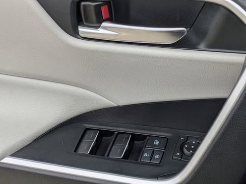 Used 2022 Toyota RAV4 XLE image 23