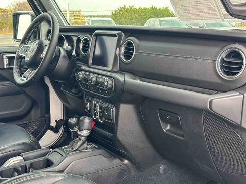 Used 2022 Jeep Wrangler Unlimited Sahara w/ Cold Weather Group image 21