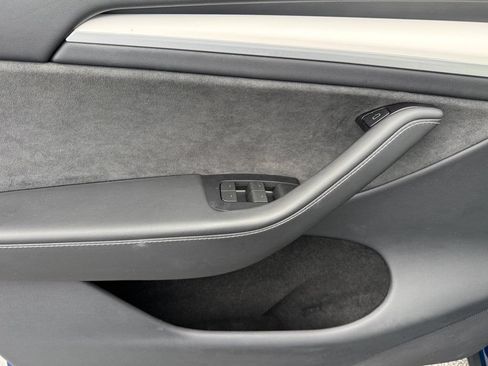 Used 2024 Tesla Model Y Long Range AWD/4WD image 25
