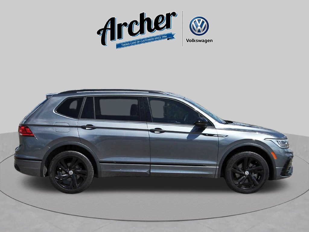 Used 2023 Volkswagen Tiguan SE R-Line FWD image 9