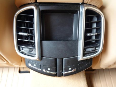 Used 2014 Porsche Cayenne S image 21