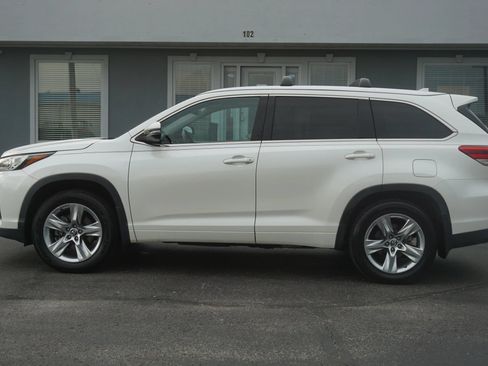 Used 2017 Toyota Highlander Limited AWD/4WD image 8