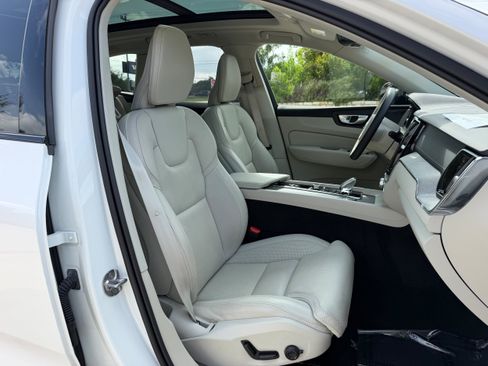 Certified 2024 Volvo XC60 T8 Ultimate w/ Protection Package Premier AWD/4WD image 10
