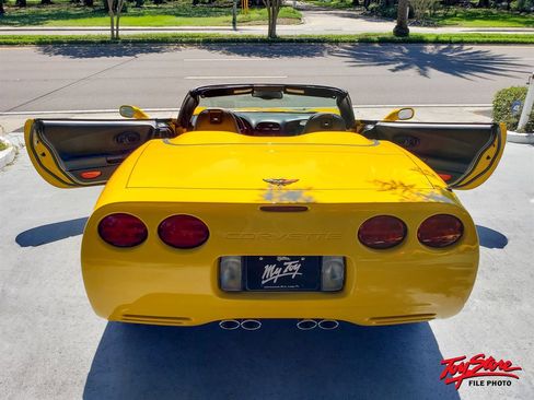 Used 2004 Chevrolet Corvette Convertible w/ Preferred Equipment Group image 18
