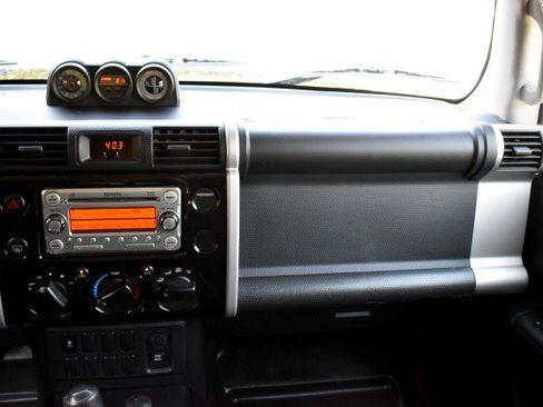 Used 2014 Toyota FJ Cruiser 4WD w/ Convenience Package image 16