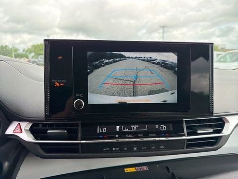 Used 2026 Toyota Sienna LE FWD image 27