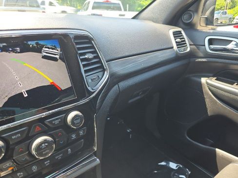 Used 2021 Jeep Grand Cherokee Laredo X image 37