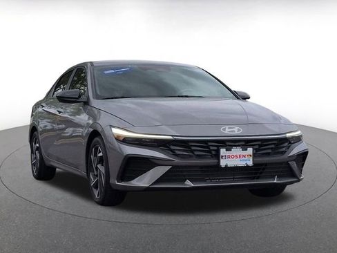Certified 2025 Hyundai Elantra Sport FWD image 1