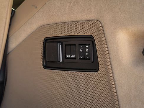 Used 2024 Cadillac Escalade Premium Luxury AWD/4WD image 16