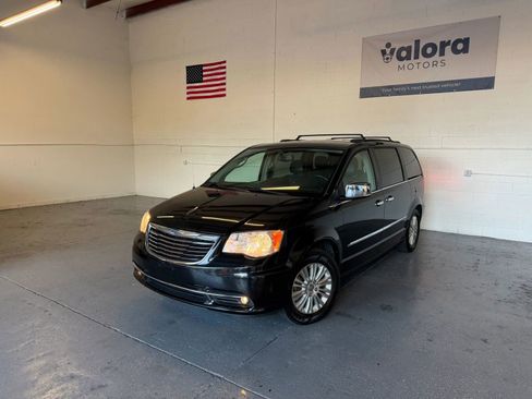 Used 2013 Chrysler Town & Country Touring-L w/ Premium Group image 1