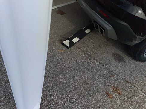 Used 2025 Chevrolet Traverse LT image 3