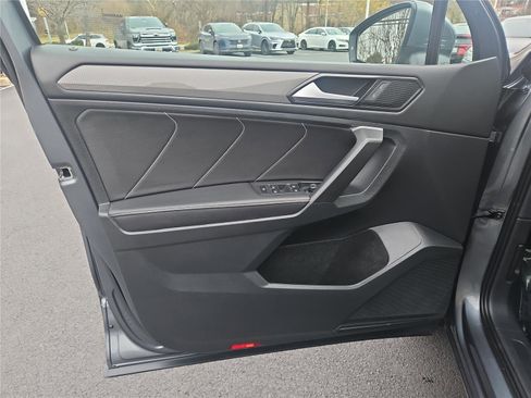 Certified 2024 Volkswagen Tiguan SE image 13