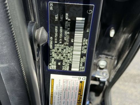 Used 2021 Lexus GX 460 w/ Accessory Package AWD/4WD image 32