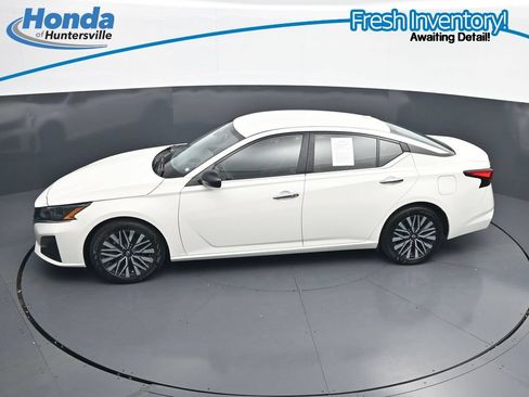 Used 2025 Nissan Altima 2.5 SV FWD image 16