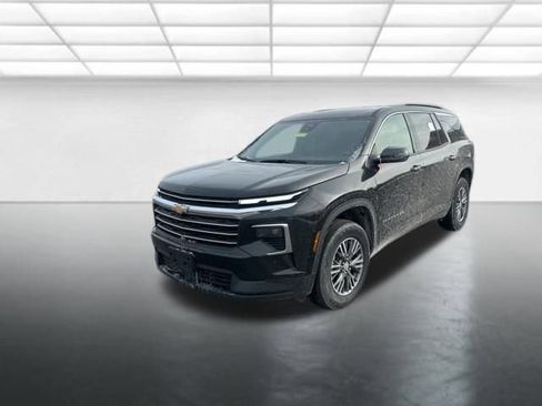 Certified 2025 Chevrolet Traverse LT image 2