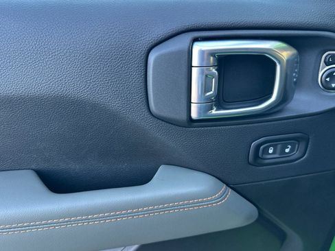 New 2025 Jeep Gladiator Mojave image 12