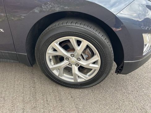 Used 2019 Chevrolet Equinox LT w/ Sun & Navigation Package image 4