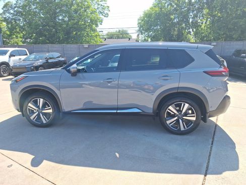 Used 2023 Nissan Rogue Platinum w/ Platinum Premium Package FWD image 3