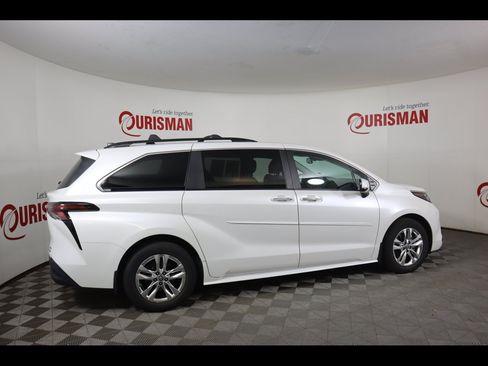 Used 2024 Toyota Sienna XLE w/ XLE Plus Package AWD/4WD image 9