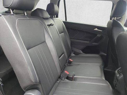 Used 2024 Volkswagen Tiguan SE image 25