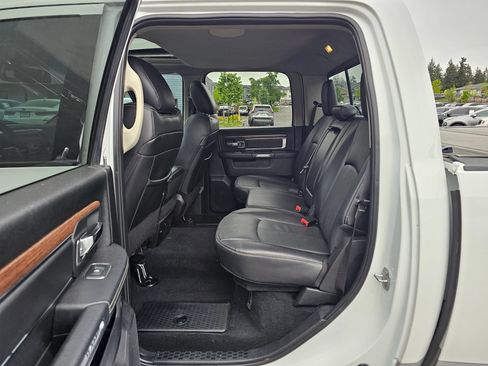 Used 2018 RAM 1500 Laramie AWD/4WD image 31