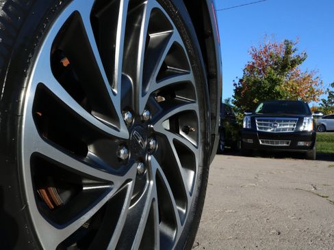 Used 2019 Lincoln Nautilus Reserve image 5