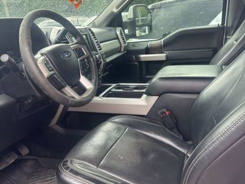 Used 2017 Ford F250 Lariat w/ Lariat Value Package AWD/4WD image 3